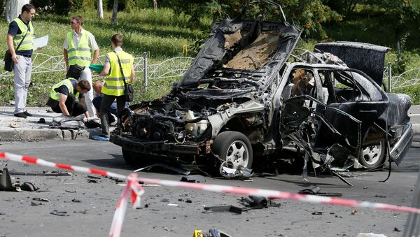 Investigators work at the scene of a car bomb explosion which killed Maxim Shapoval, a high-ranking official involved in military intelligence, in Kiev, Ukraine, June 27, 2017. - Sputnik International