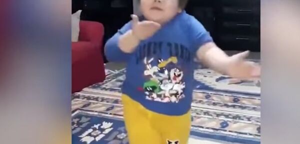 Turkish Boy does Adorable Dance Routine to Celebrate Eid Turkish Boy does Adorable Dance Routine to Celebrate Eid - Sputnik International