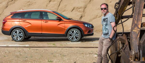 Lada Design department director Steve Mattin and the new Lada Vesta SW Cross wagon by AvtoVAZ Lada Design department director Steve Mattin and the new Lada Vesta SW Cross wagon by AvtoVAZ - Sputnik International