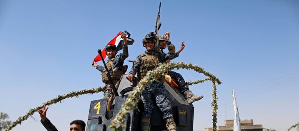 Members of the Iraqi Federal Police gesture after returning back from the front line in the Old City of Mosul, Iraq June 28, 2017 Members of the Iraqi Federal Police gesture after returning back from the front line in the Old City of Mosul, Iraq June 28, 2017 - Sputnik International