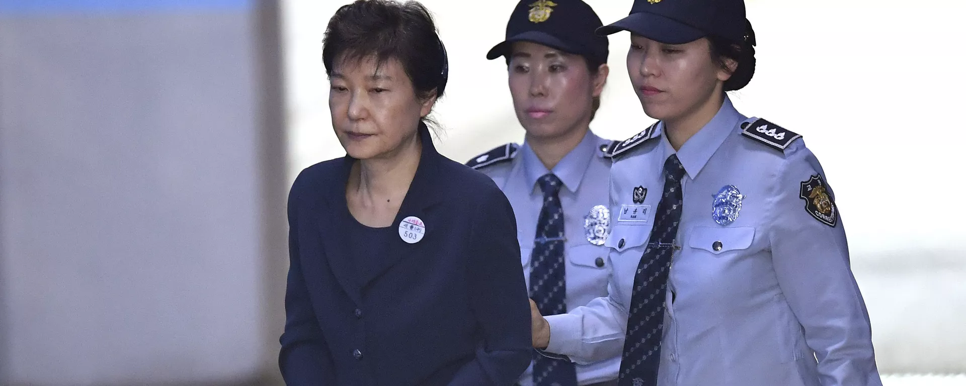 South Korean ousted leader Park Geun-hye, left, arrives for her trial at the Seoul Central District Court in Seoul Thursday, May 25, 2017 - Sputnik International, 1920, 03.12.2024