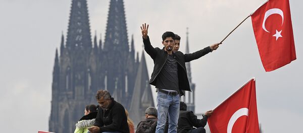 Turkish protesters demonstrate in Cologne, Germany, Sunday, July 31, 2016. Thousands of supporters of Turkish President Recep Tayyip Erdogan have gathered in the German city of Cologne for a demonstration against the failed July 15 coup in Turkey. - Sputnik International
