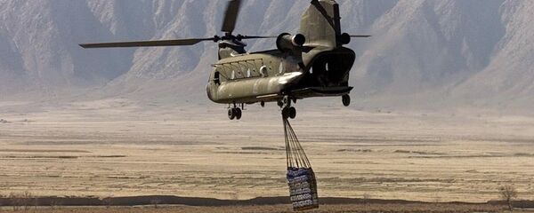 A U.S. Army CH-47 Chinook helicopter carries a cargo in Afghanistan (File) - Sputnik International
