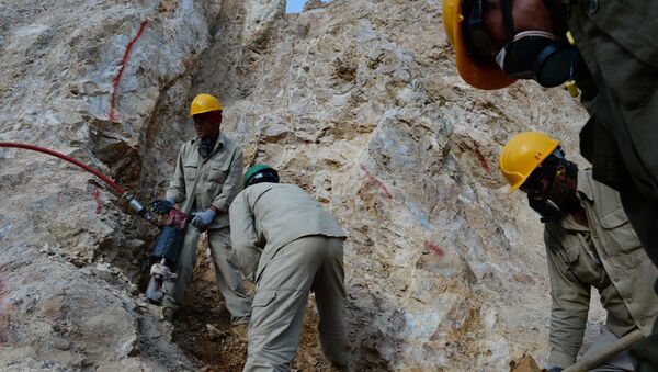 Afghan miners work at a gold mine on a mountainside near the village of Qara Zaghan in Baghlan province (File) - Sputnik International