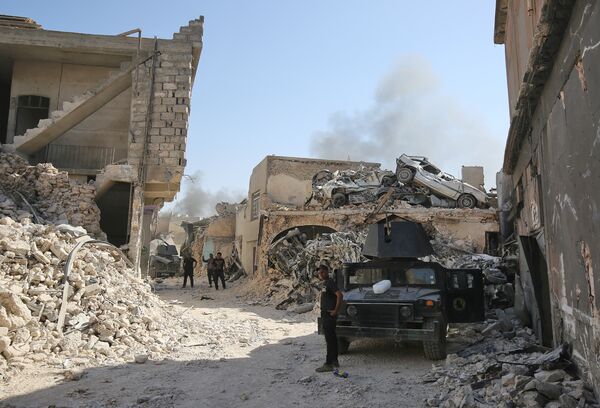 Members of the Iraqi Counter-Terrorism Service (CTS) advance towards the Grand Mosque of Nuri in the Old City of Mosul on June 29, 2017, during the ongoing offensive by Iraqi forces to retake the last district still held by the Islamic State (IS) group Members of the Iraqi Counter-Terrorism Service (CTS) advance towards the Grand Mosque of Nuri in the Old City of Mosul on June 29, 2017, during the ongoing offensive by Iraqi forces to retake the last district still held by the Islamic State (IS) group - Sputnik International