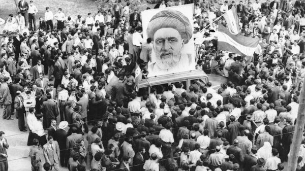 In this Dec. 13, 1951 file photo, crowds of supporters of Prime Minister Mossadegh gather around a huge portrait of Iranian Mullah Kashani, one of the powerful backers of Mossadegh's regime, in Tehran. Once expunged from its official history, documents outlining the U.S.-backed 1953 coup in Iran have been quietly published in June 2017, by the State Department, offering a new glimpse at an operation that ultimately pushed the country toward its 1979 Islamic Revolution and hostility with the West. - Sputnik International