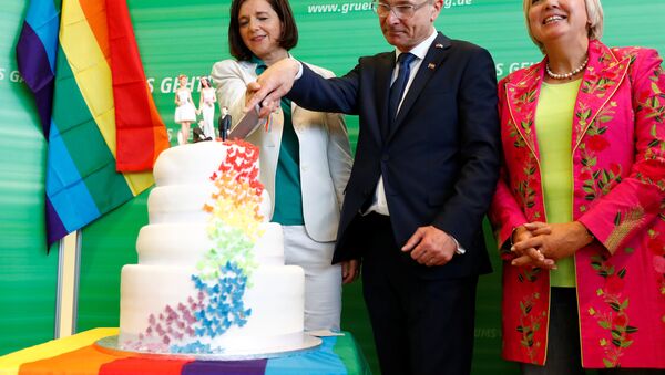 Katrin Goering Eckardt, Volker Beck and Claudia Roth of Germany's environmental party Die Gruenen (The Greens) cut a cake after a session of the lower house of parliament Bundestag voted on legalising same-sex marriage, in Berlin, Germany June 30, 2017 - Sputnik International