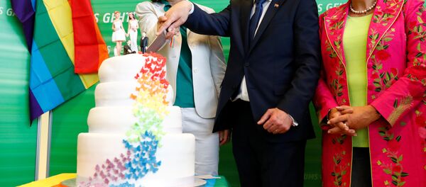 Katrin Goering Eckardt, Volker Beck and Claudia Roth of Germany's environmental party Die Gruenen (The Greens) cut a cake after a session of the lower house of parliament Bundestag voted on legalising same-sex marriage, in Berlin, Germany June 30, 2017 - Sputnik International