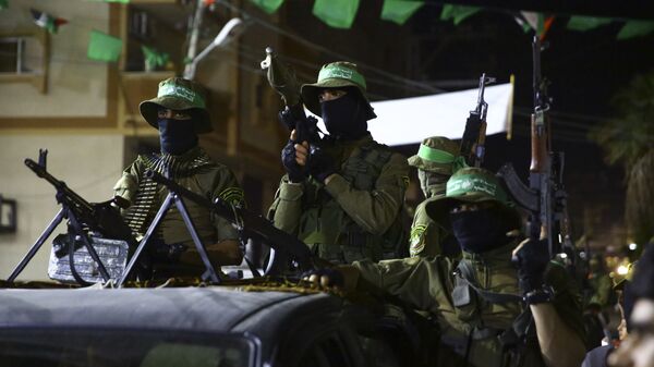 Masked militants from the Izzedine al-Qassam Brigades, a military wing of Hamas, ride vehicles during a rally marking Al-Quds, Jerusalem, Day in Nusseirat refugee camp, in the central Gaza Strip, Friday, June 23, 2017 - Sputnik International