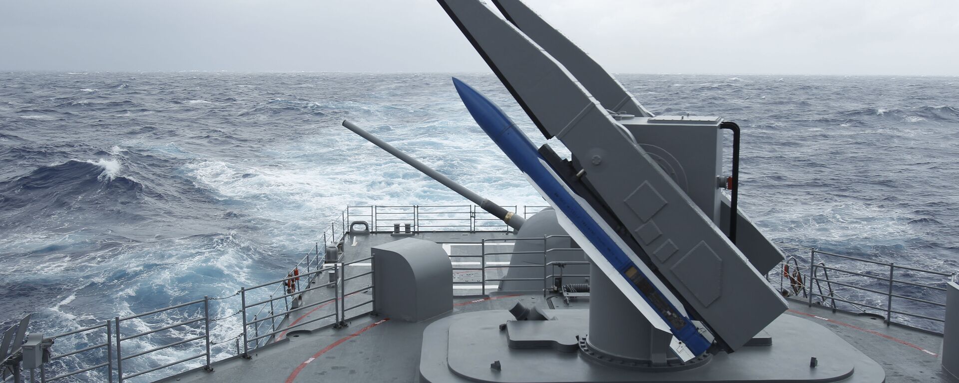 Taiwan's navy practice loading surface-to-air SM-2 missiles from a Kidd class destroyer during the Hai-Biao (Sea Dart) annual exercises off the northeastern coast of Taiwan (File) - Sputnik International, 1920, 26.04.2022