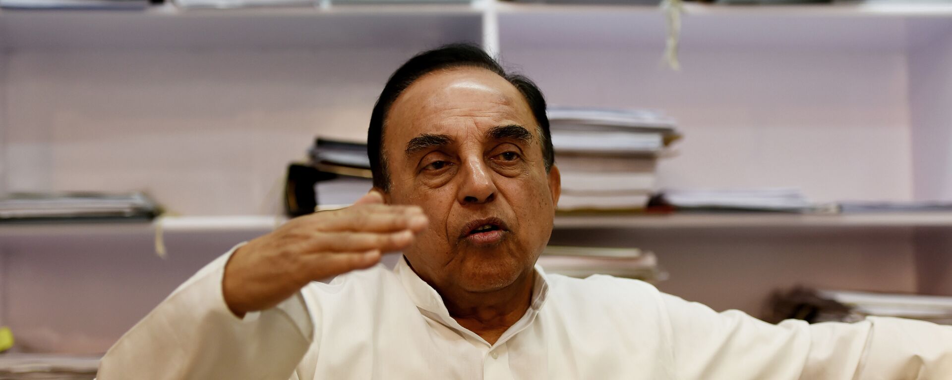 In this photograph taken on May 9, 2016, Subramanian Swamy, an Indian politician and a member of the Rajya Sabha, the upper house of the Indian parliament, gestures during an interview with AFP in New Delhi - Sputnik International, 1920, 16.12.2021