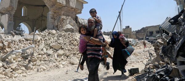 Displaced Iraqi civilians walk past the ruined Grand al-Nuri Mosque after fleeing from the Old City in Mosul, Iraq, June 30, 2017 - Sputnik International
