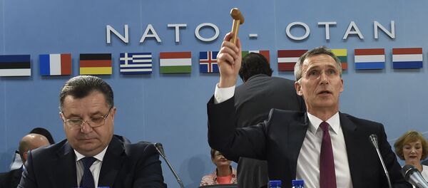 NATO Secretary-General Jens Stoltenberg (R) holds up a gavel, flanked by Ukrainian Minister of Defence and General of the Army Stepan Poltorak, during a NATO-Ukraine Defense Council meeting at the NATO Headquarters in Brussels (File) - Sputnik International