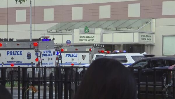 In this image taken from video, emergency personnel converge on Bronx Lebanon Hospital in New York, after a gunman opened fire there on Friday, June 30, 2017. - Sputnik International