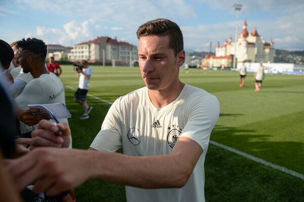 Member of Germany’s national team Julian Draxler gives autographs to fans (File) Member of Germany’s national team Julian Draxler gives autographs to fans (File) - Sputnik International