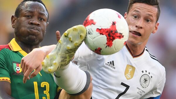 From left: Cameroon's Christian Bassogog and Germany's Julian Draxler during the 2017 FIFA Confederations Cup match between Germany and Cameroon - Sputnik International