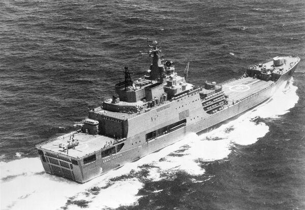 The Soviet Rhino-class amphibious transport dock ship The Soviet Rhino-class amphibious transport dock ship - Sputnik International