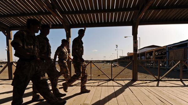 UK soldiers walk at a base in Kandahar on May 6, 2010. - Sputnik International