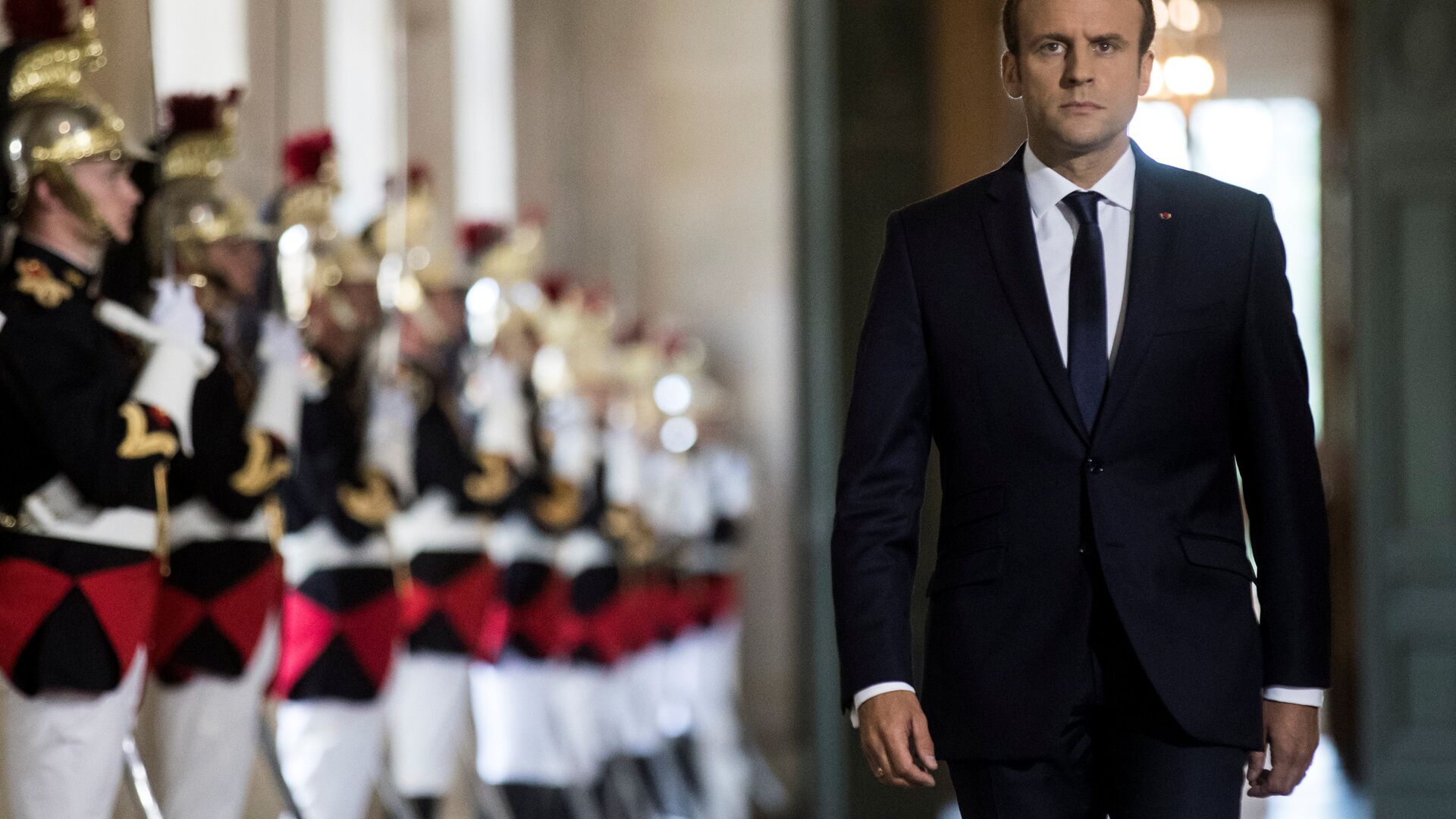 French President Emmanuel Macron walks through the Galerie des Bustes (Busts Gallery) to access the Versailles Palace's hemicycle for a special congress gathering both houses of parliament (National Assembly and Senate), near Paris, France, July 3, 2017.  - Sputnik International, 1920, 30.10.2021