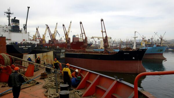 Employees work at a shipyard in the Tuzla district of Istanbul/. (File) - Sputnik International