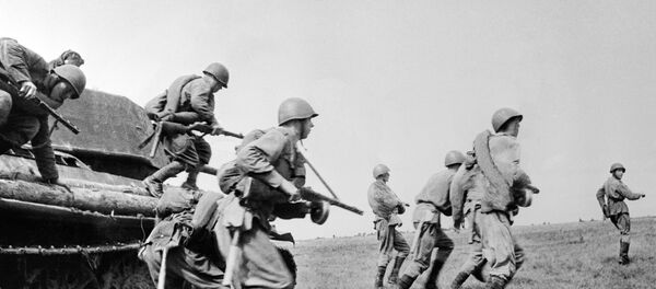Machine-gunners going to a firing position. The Kursk Bulge. - Sputnik International