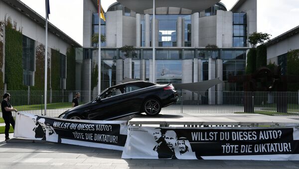 Activists against the up-coming G20 summit present a Mercedes car with a banner featuring (L-R) Turkish President Recep Tayyip Erdogan, Russian President Vladimir Putin and Saudi King Salman bin Abdulaziz reading Do you want this car? Kill dictatorship in front of the Chancellery in Berlin - Sputnik International