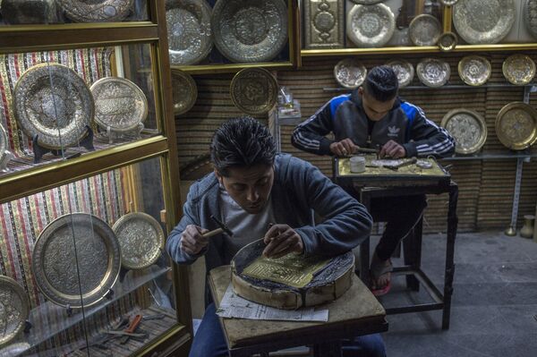 Craftsmen at work, Damascus. Craftsmen at work, Damascus. - Sputnik International