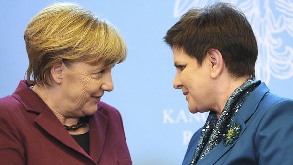 German Chancellor Angela Merkel, left, and Polish Prime Minister Beata Szydlo end a joint press conference after talks in Warsaw, Poland, Tuesday, Feb. 7, 2017. - Sputnik International