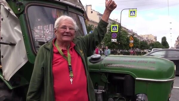 Tractor Trip From Germany to Russia - Sputnik International