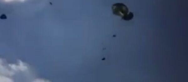 One of three Humvees get's dropped from a transport aircraft, April 2016 One of three Humvees get's dropped from a transport aircraft, April 2016 - Sputnik International