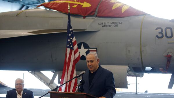 Israeli PM Netanyahu speaks as David Friedman sits next to him during a tour aboard the U.S. aircraft carrier USS George H. W. Bush, as it docks at Haifa port. July 3, 2017. - Sputnik International