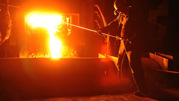 A worker during steel-smelting at a Russian steelmaking plant (File) - Sputnik International