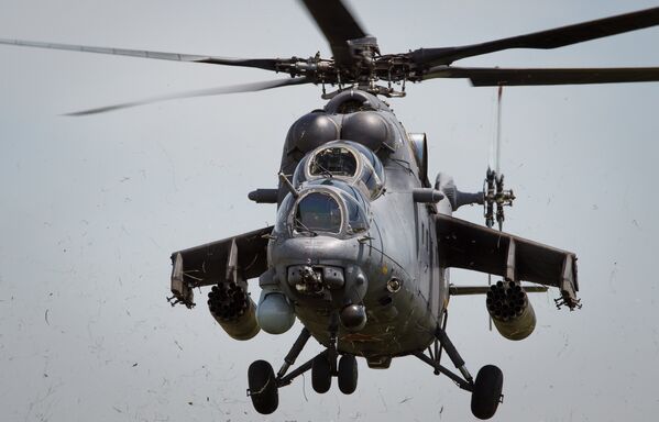 Russian Special Forces Mi-35M Helicopters Take Part in Drill - Sputnik International
