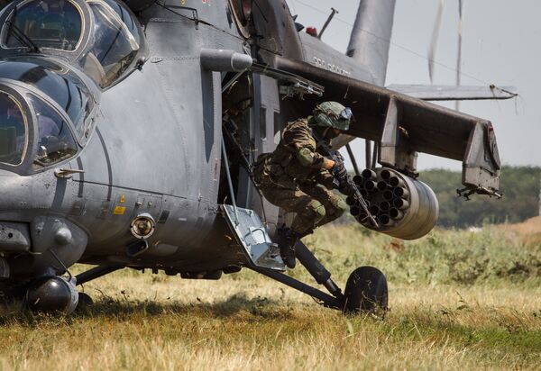 Russian Special Forces Mi-35M Helicopters Take Part in Drill - Sputnik International