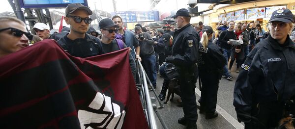 Activists walk past German police as they arrive at Hamburg Hauptbahnhof central railway station during the G20 summit in Hamburg, Germany, July 6, 2017 Activists walk past German police as they arrive at Hamburg Hauptbahnhof central railway station during the G20 summit in Hamburg, Germany, July 6, 2017 - Sputnik International