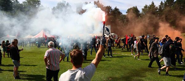 Activists march to their camp during the G20 summit in Hamburg, Germany, July 6, 2017 - Sputnik International
