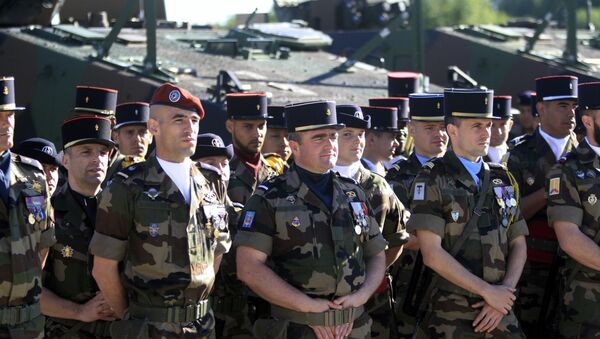 French soldiers look on during a visit of the French Prime Minister at the military base in Tapa, Estonia June 29, 2017 - Sputnik International
