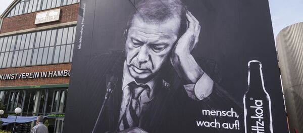 An advertising board of the beverage producer Fritz Kola depicting Turkish president Recep Tayyip Erdogan can be seen in Hamburg, Germany, Thursday, June 29. 2017 - Sputnik International