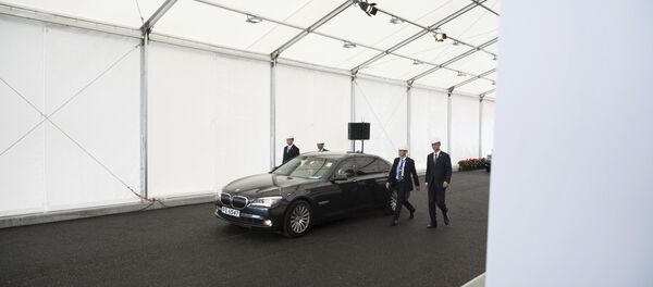 Security personnel walk along a vehicle transporting Chinese President Xi Jinping as he leaves following his visit to a section of the Hong Kong-Zhuhai-Macau Bridge which is under construction in Hong Kong Saturday, July 1, 2017 Security personnel walk along a vehicle transporting Chinese President Xi Jinping as he leaves following his visit to a section of the Hong Kong-Zhuhai-Macau Bridge which is under construction in Hong Kong Saturday, July 1, 2017 - Sputnik International