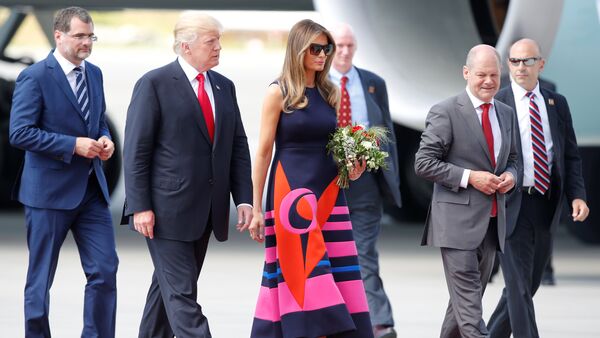 U.S. President Donald Trump and First Lady Melania Trump walk with Hamburg's Mayor Olaf Scholz as they arrive for the G20 leaders summit in Hamburg, Germany July 6, 2017 - Sputnik International
