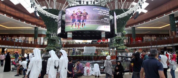 People walk in Mall of Qatar in Doha, Qatar July 5, 2017. Picture taken July 5, 2017. People walk in Mall of Qatar in Doha, Qatar July 5, 2017. Picture taken July 5, 2017. - Sputnik International