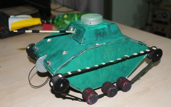 A model tank the girls made - Sputnik International