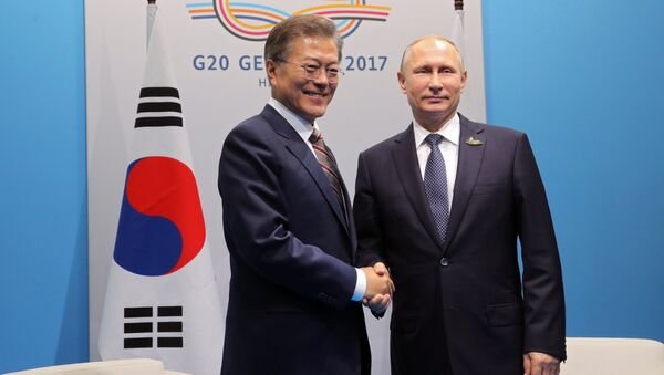 Russian President Vladimir Putin and his South Korean counterpart Moon Jae-in are meeting on the sidelines of the G20 summit in Germany's Hamburg - Sputnik International