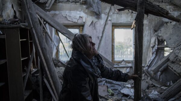 A resident of the village of Staromikhailovka, damaged by a shelling, in the Donetsk region. - Sputnik International