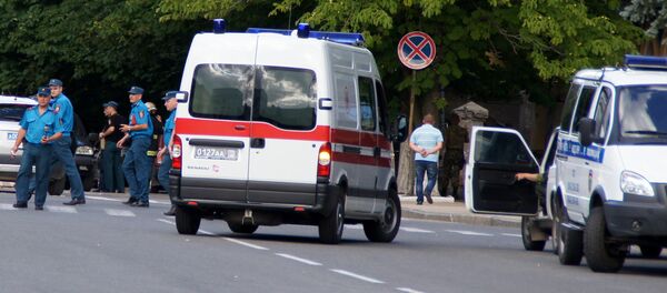 Law enforcement officers work at the site of explosions in the center of Lugansk Law enforcement officers work at the site of explosions in the center of Lugansk - Sputnik International