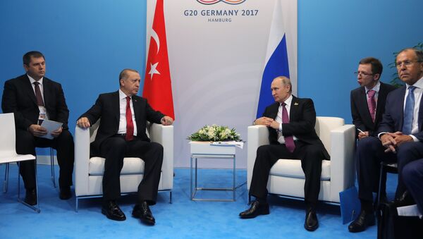 Russian President Vladimir Putin and President of Turkey Recep Tayyip Erdogan, second left, talk during their meeting on the sidelines of the G20 summit in Hamburg. Right: Russian Foreign Minister Sergei Lavrov - Sputnik International