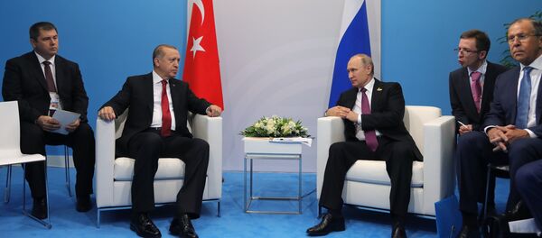 Russian President Vladimir Putin and President of Turkey Recep Tayyip Erdogan, second left, talk during their meeting on the sidelines of the G20 summit in Hamburg. Right: Russian Foreign Minister Sergei Lavrov - Sputnik International