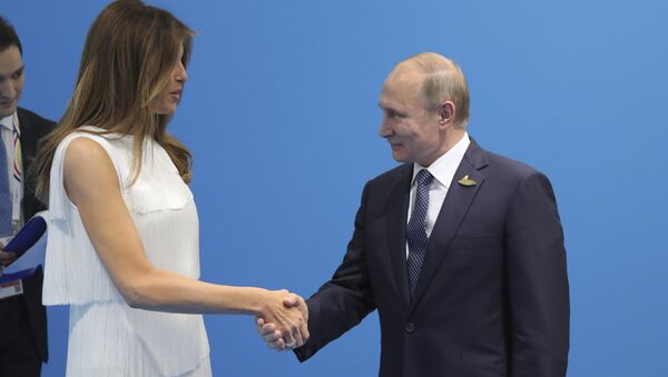 Russian President Vladimir Putin (R) shakes hands with U.S. First Lady Melania Trump during a meeting on the sidelines of the G20 summit in Hamburg, Germany July 7, 2017 - Sputnik International