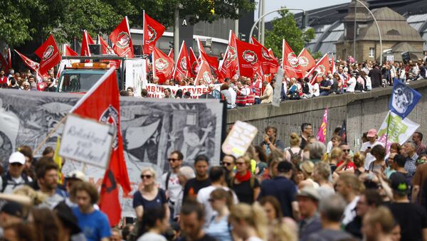 Protesters attend demonstrations at the G20 summit in Hamburg, Germany, July 8, 2017 - Sputnik International