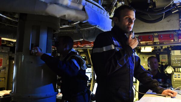 French president Emmanuel Macron speaks to the Captain and crew of the submarine Le Terrible from the operations centre of the vessel, whilst at sea on July 4, 2017. Picture taken July 4, 2017 - Sputnik International